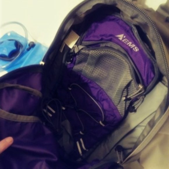 EMS Hiking Backpack with Hydro Bubble - Picture 5 of 8